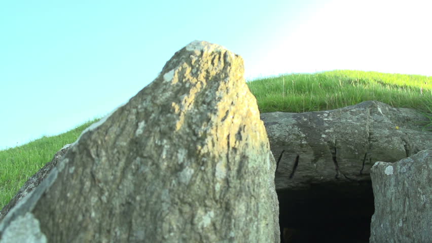 Ancient Stone Burial Chamber Dating Back 6000 years ago. Bryn Celli Ddu Burial Chamber, Llandaniel Anglesey North Wales 