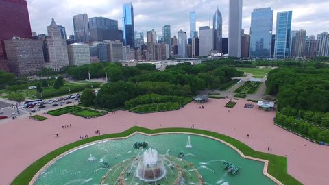 4k DRONE Chicago Buckingham Fountain up too Chicago Skyline