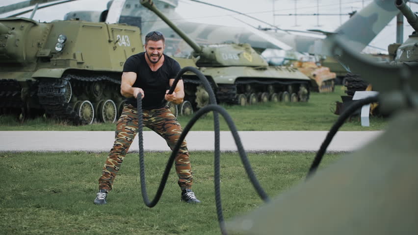 The soldier gave a CrossFit training at a military base.