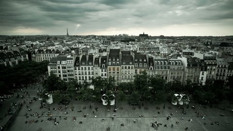 Looking down on Paris and people from the Pompidou museum (timelapse)