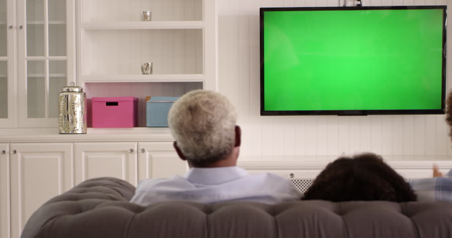 Green watching. Много телевизоров зеленый экран. Green watching. Watching green. Семья у телевизора.