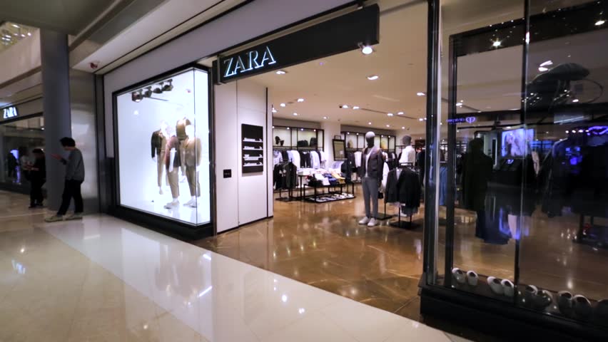 shopping mall zara