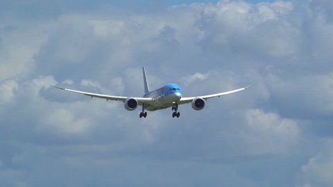 Slomo Touchdown Boeing 787-800 Dreamliner TUI PH-TFM at Schiphol 100 FPS, 14 July 2016