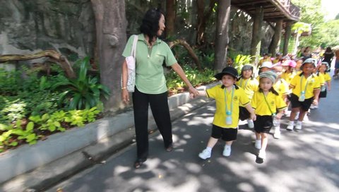 BANGKOK CITY, THAILAND - JULY 2016: Kindergarten Students visit the zoo, In the jul 15, 2016. Bangkok Thailand.