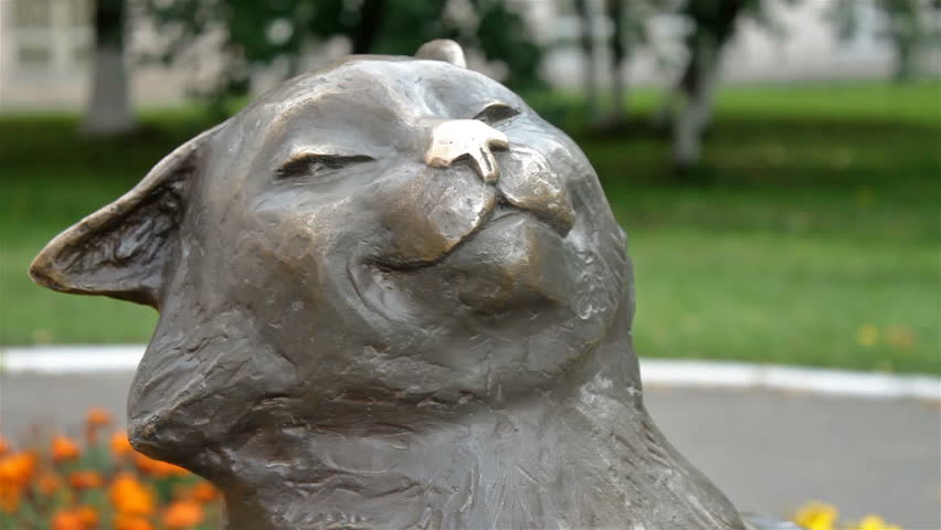 Close up shot of cats monumant