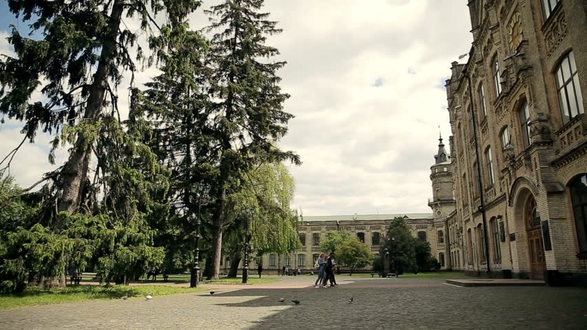 Students come into the university building
