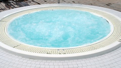 Relaxing round jacuzzi outdoor