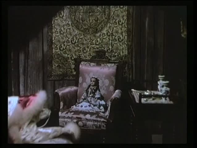 Panning old-fashioned sitting room