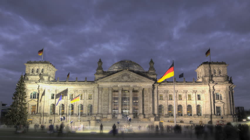 HDR-Timelapse of German Reichstag during twilight