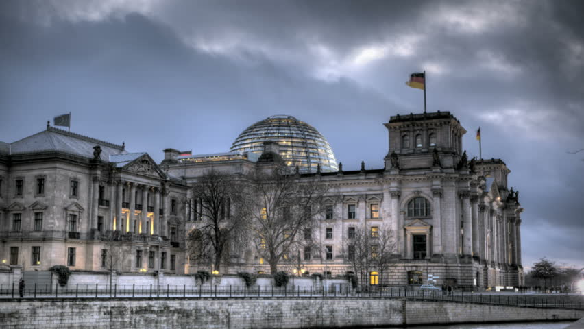 HDR-Timelapse of German Reichstag during sunset