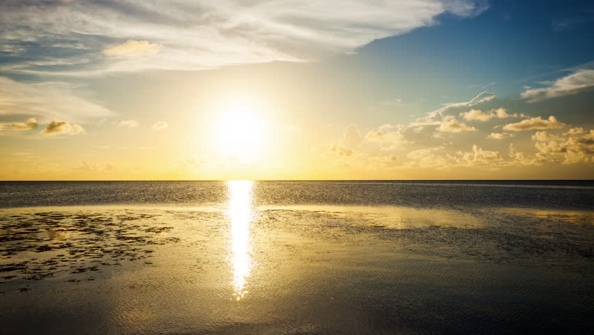 Tropical Sunset in the Florida Keys Sun Setting Over the Gulf of Mexico - Ocean Time Lapse