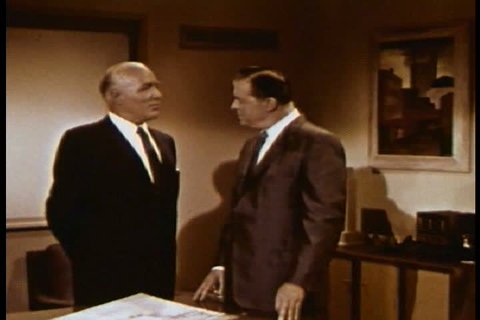 A trip west for a 1950s mortgage banker takes him to the office of a life insurance company, where the vice president is eager to hear his proposals for loan investments (1950s) Adlı Haber Amaçlı Stok Video