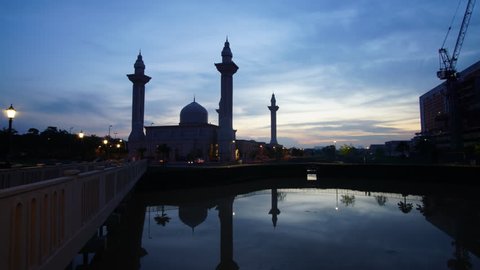 Tengku Ampuan Jemaah Mosque Blue Hour, Bukit Jelutong, Shah Alam Malaysia. HD timelapse.