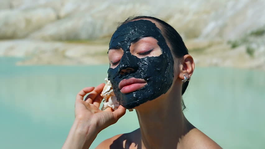 Black clay mask. Грязевые маски. Маска грязи.