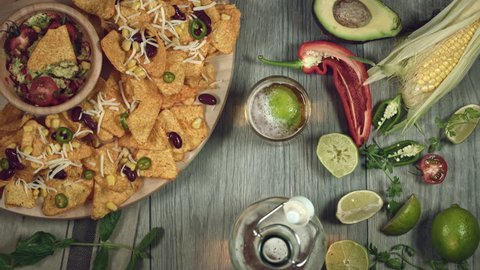 4k Traditional Mexican Food and Beer, Taking a Crisp and glass : vidéo de stock