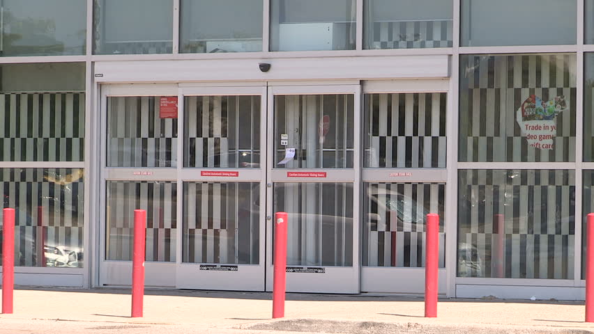 Markham, Ontario, Canada September 2016 Abandoned  and closed retail big box store in recession