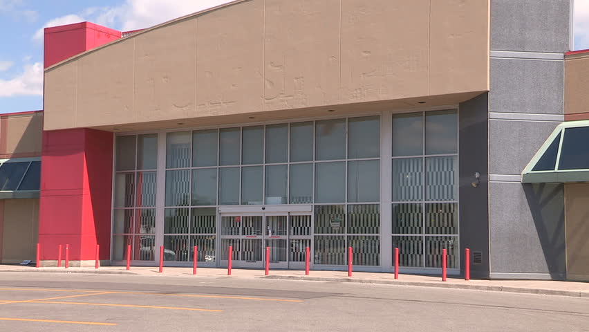 Markham, Ontario, Canada September 2016 Abandoned  and closed retail big box store in recession