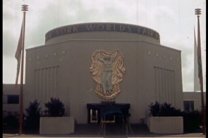 Footage from the 1939 New York World's Fair featuring the Administration Building, as well as Grover Whalen, the President of the World's fair. (1930s)