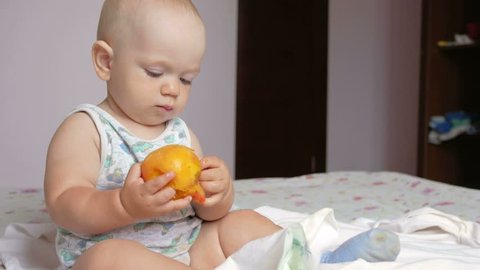 Girl Drinking Orange Juice And Video De Stock 100 Libre De Droit Shutterstock