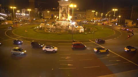 Plaza de Espana in Barcelona, top view at night, cars driving around fountain Stock Video