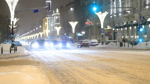City traffic in snowfall Stock Video