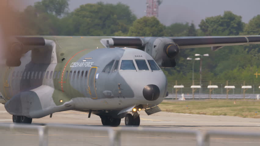 Video of a large military cargo plane Casa C-295
