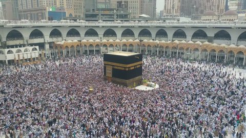 A crowd of pilgrims circumabulate (tawaf) Kaaba on September 15, 2016 in Mecca, Saudi Arabia