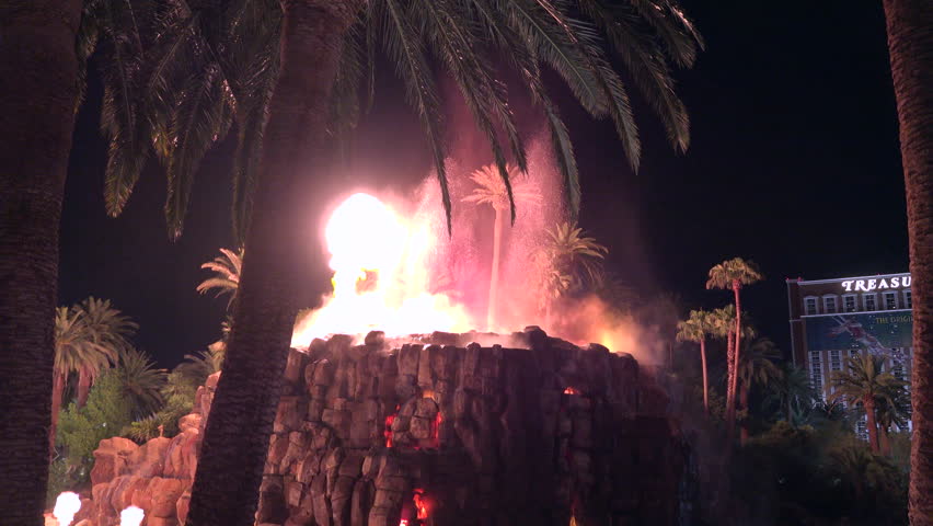 Vulcano burning entertainment Las Vegas The Mirage 