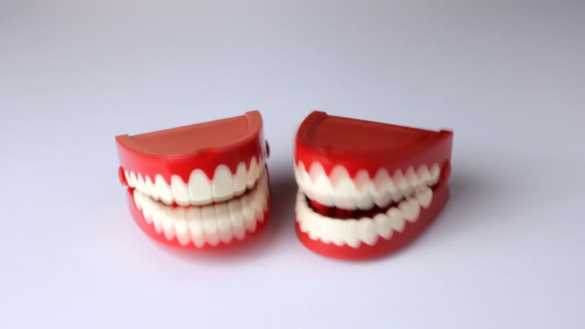 2 pair of clacking toy teeth