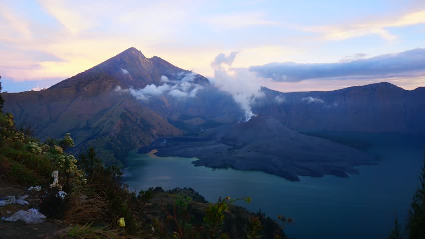 Time lapse cloudscape from senaru palawangan rinjani mount indonesia