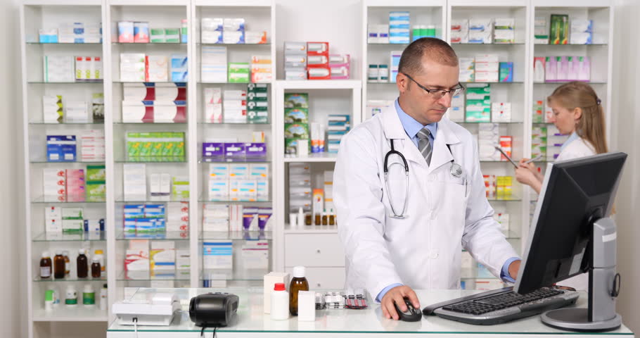 Рабочее место кассира аптеки. Фармацевт. Медикаменты в аптеке. Продам работающую аптеку. Больница рефтинский.
