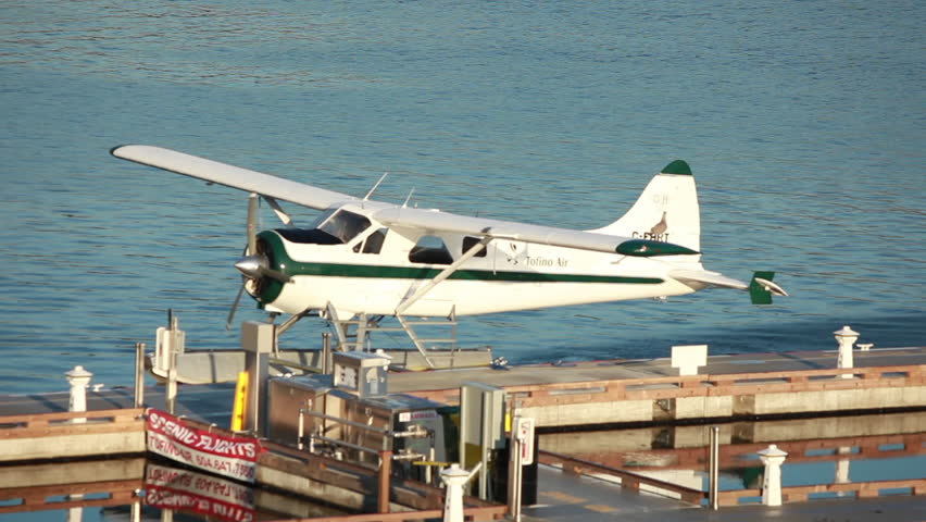 Floatplane idling at dock