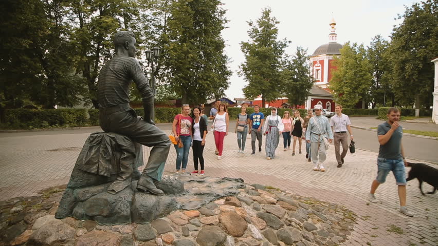 tourists at the monument