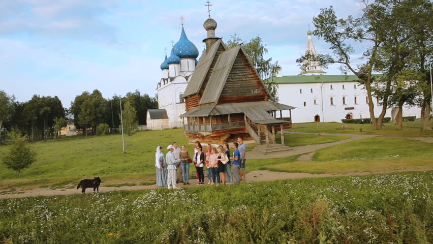 tourists in Suzdal. sights of the ancient city