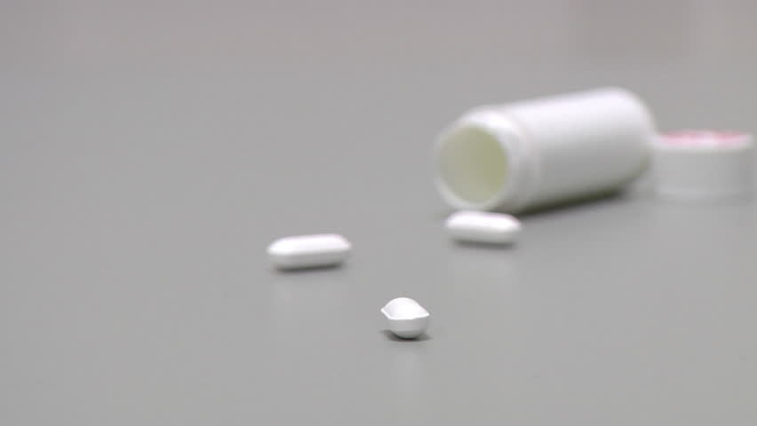 Three pills starting in focus, then just one in focus.