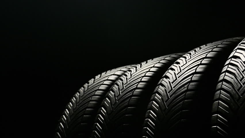 Механик с шиной. Стоимость резины на автобус школьный. Summer tire. Шиномонтаж костюм. Резина jpg.