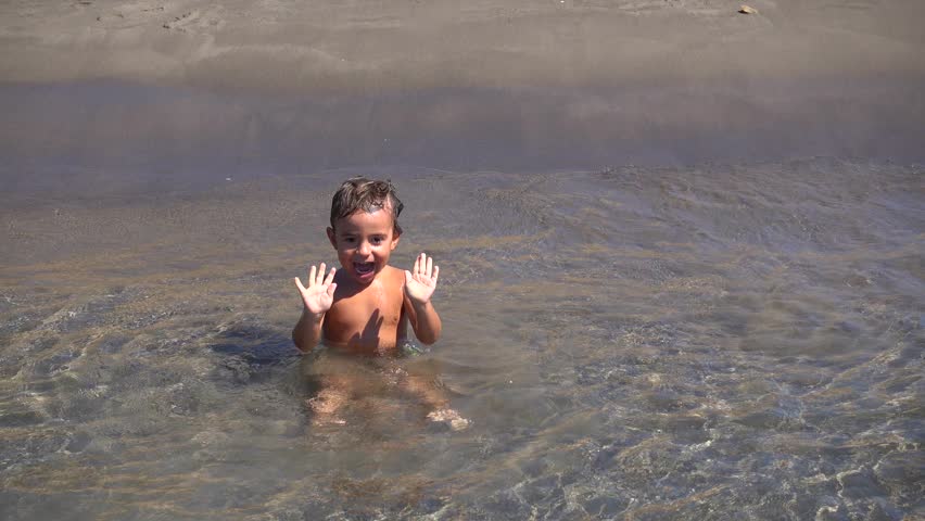 4K Boy catches waves and they overturn him 
