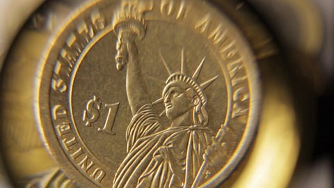 Examining a coin one dollar Stock-video