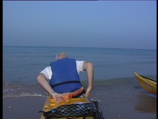 Canoes sails from shore