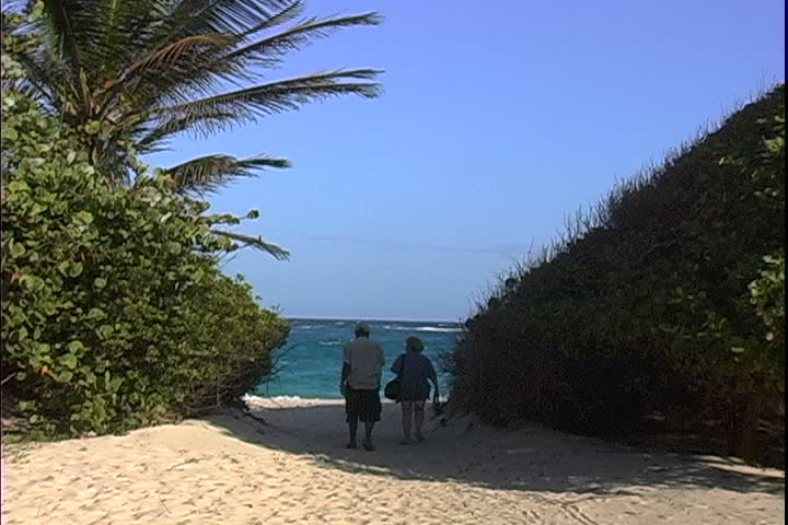 Macaroni Beach Entrance