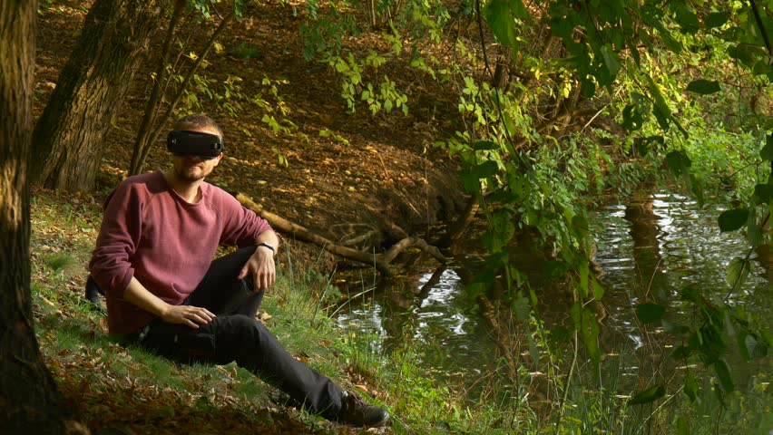 Man in Virtual Reality Headset, Stock-video % royaltyfri) 20478385 | Shutterstock