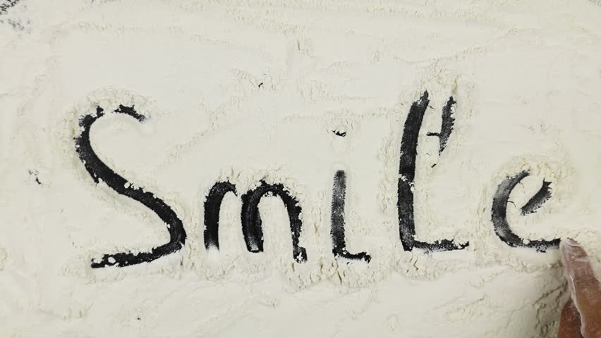 Слово улыбка найти слова. Smile надпись. Улыбка слово картинка. Красивая надпись smile. Смайлы со словами.