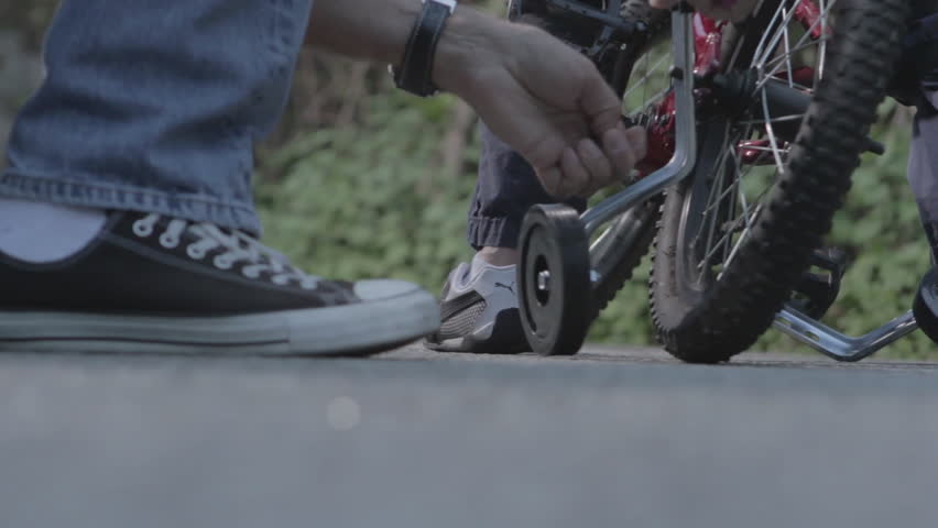 attaching training wheels