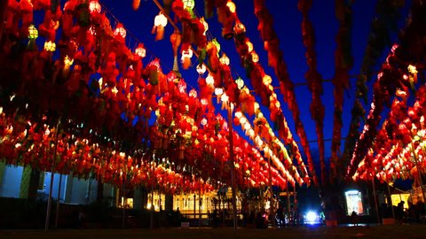 4K Timelapse Northern Thai Style Lanterns at Loi Krathong (Yi Peng) Festival, Lumphun, Thailand
 Video de stock