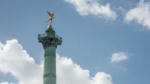 Paris. Place de la Bastille. July Column with Spirit of Freedom statue on the top - Βίντεο στοκ