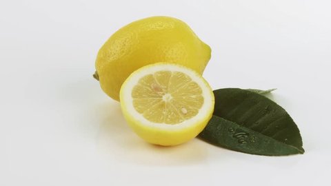 Lemons and lemon leaves Stockvideo