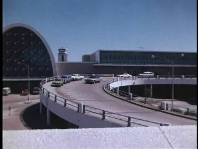 Car leaving New Orleans International Airport
