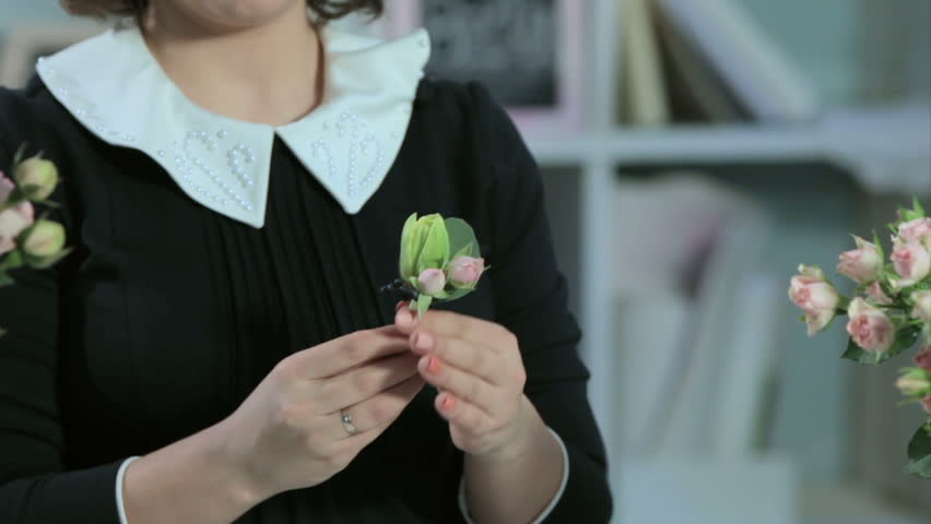 A florist make a little bouquet | Shutterstock HD Video #21008899