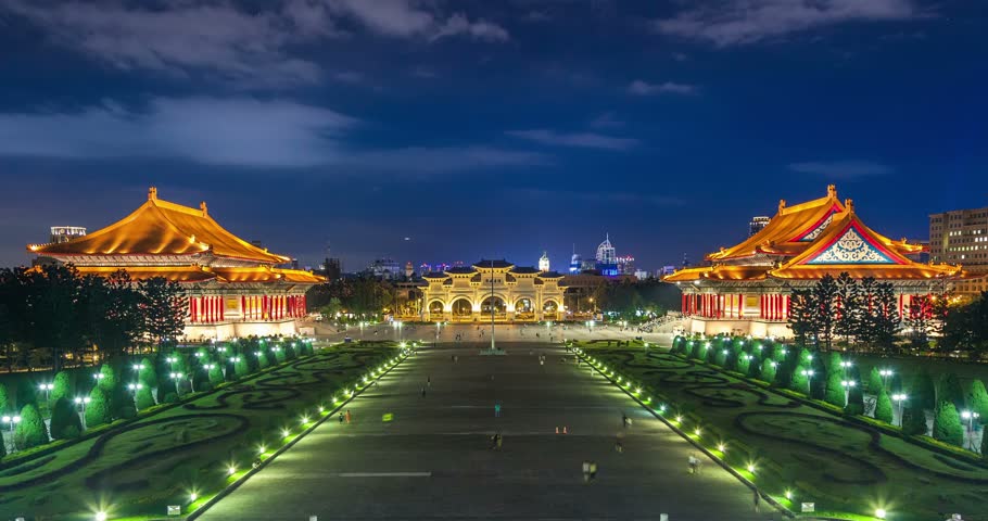 Timelapse of Chiang Kai-shek Memorial Hall at night 