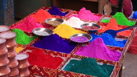 Colored colorful powder kumkum on local bazaar for holi festival celebration. Closeup. Kathmandu, Nepal: stockvideo